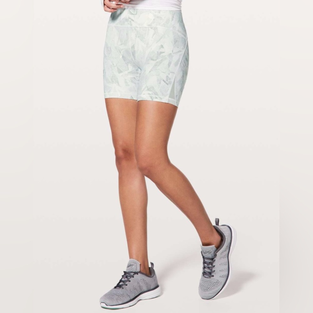 Lululemon Train Times Short 6" - Size 8